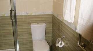 Гостиница Komplex Derbi Пятигорск Семейный номер с общей ванной комнатой-2